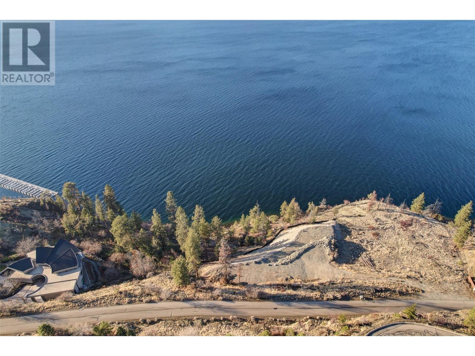 8 180 Sheerwater Court, Kelowna
