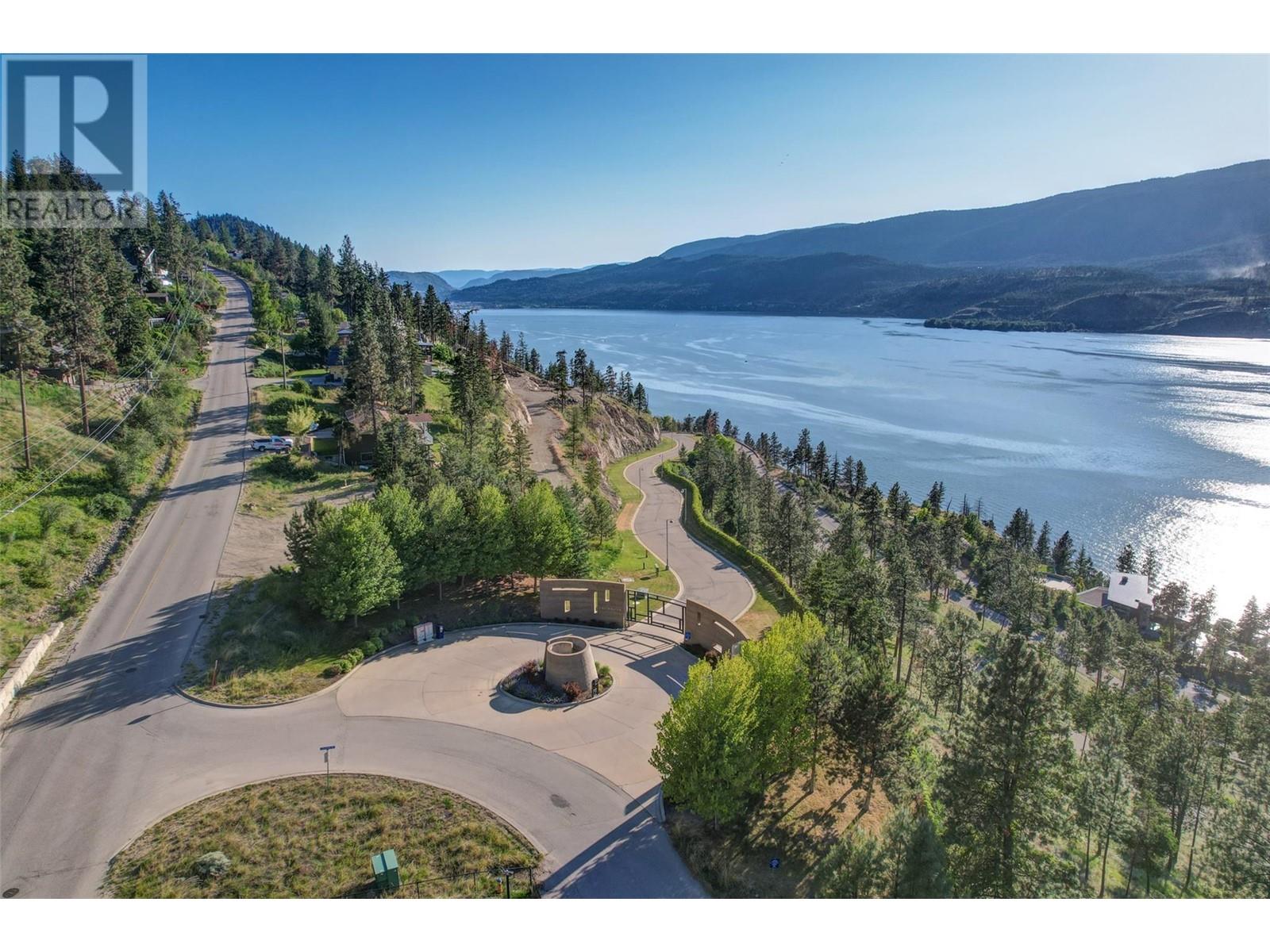 8 180 Sheerwater Court, Kelowna