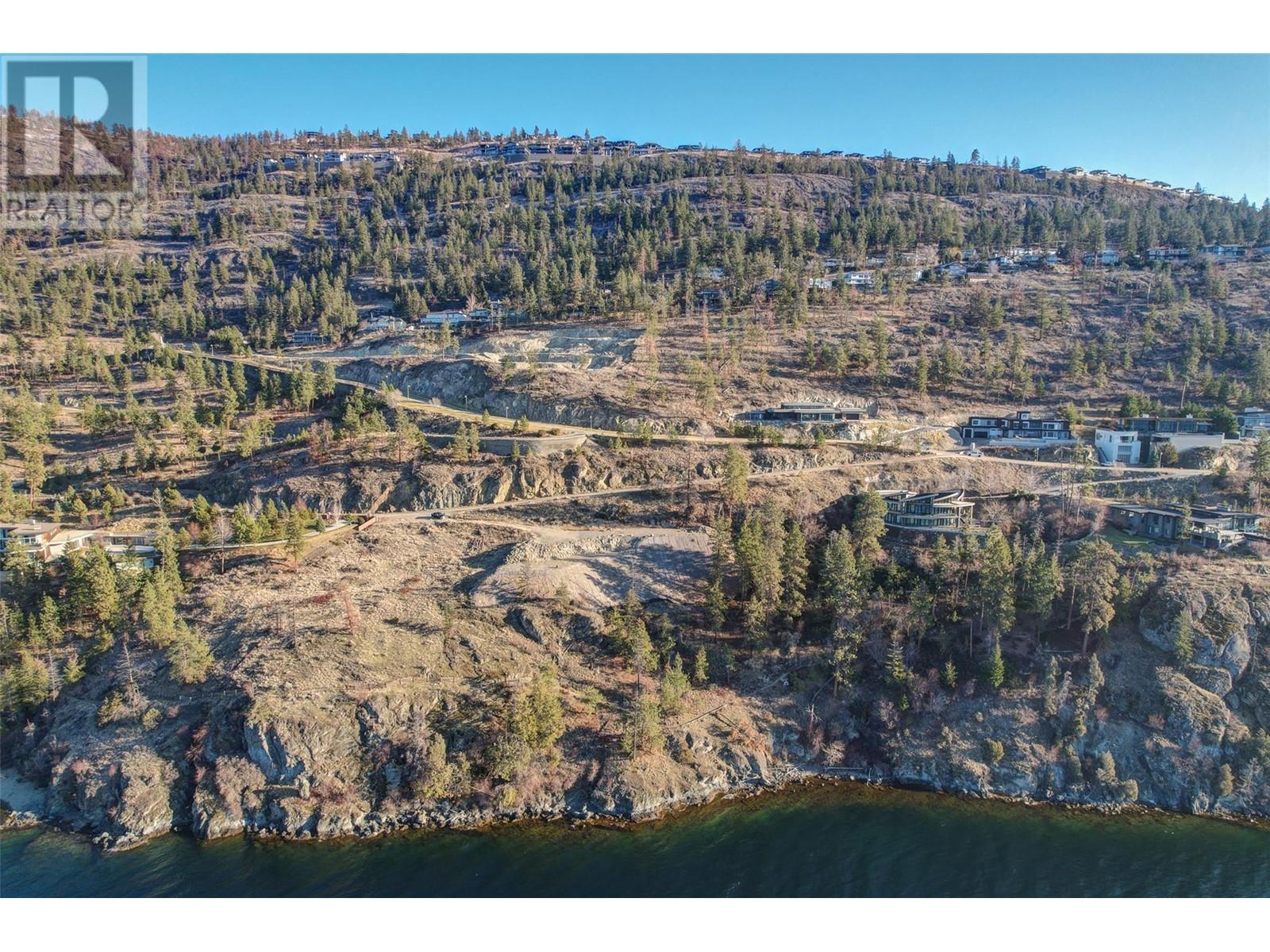 8 180 Sheerwater Court, Kelowna