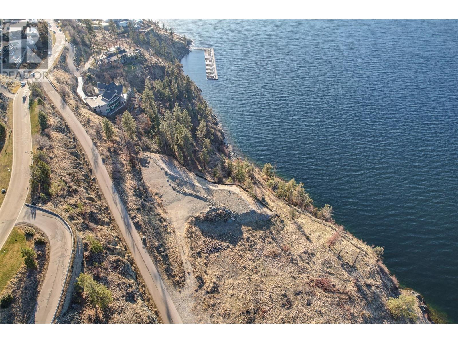 8 180 Sheerwater Court, Kelowna