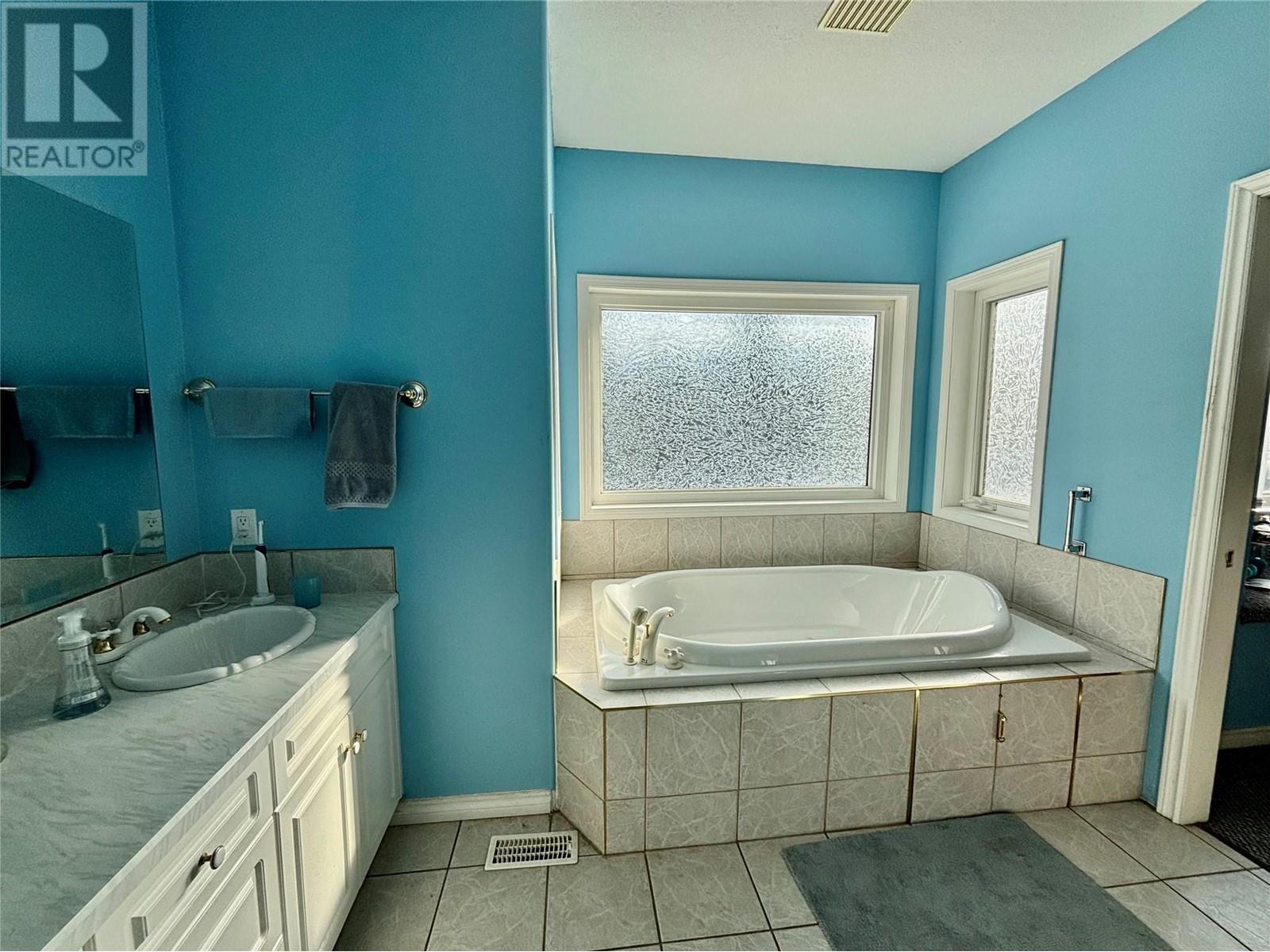  2753 Golf Course Drive, Blind Bay