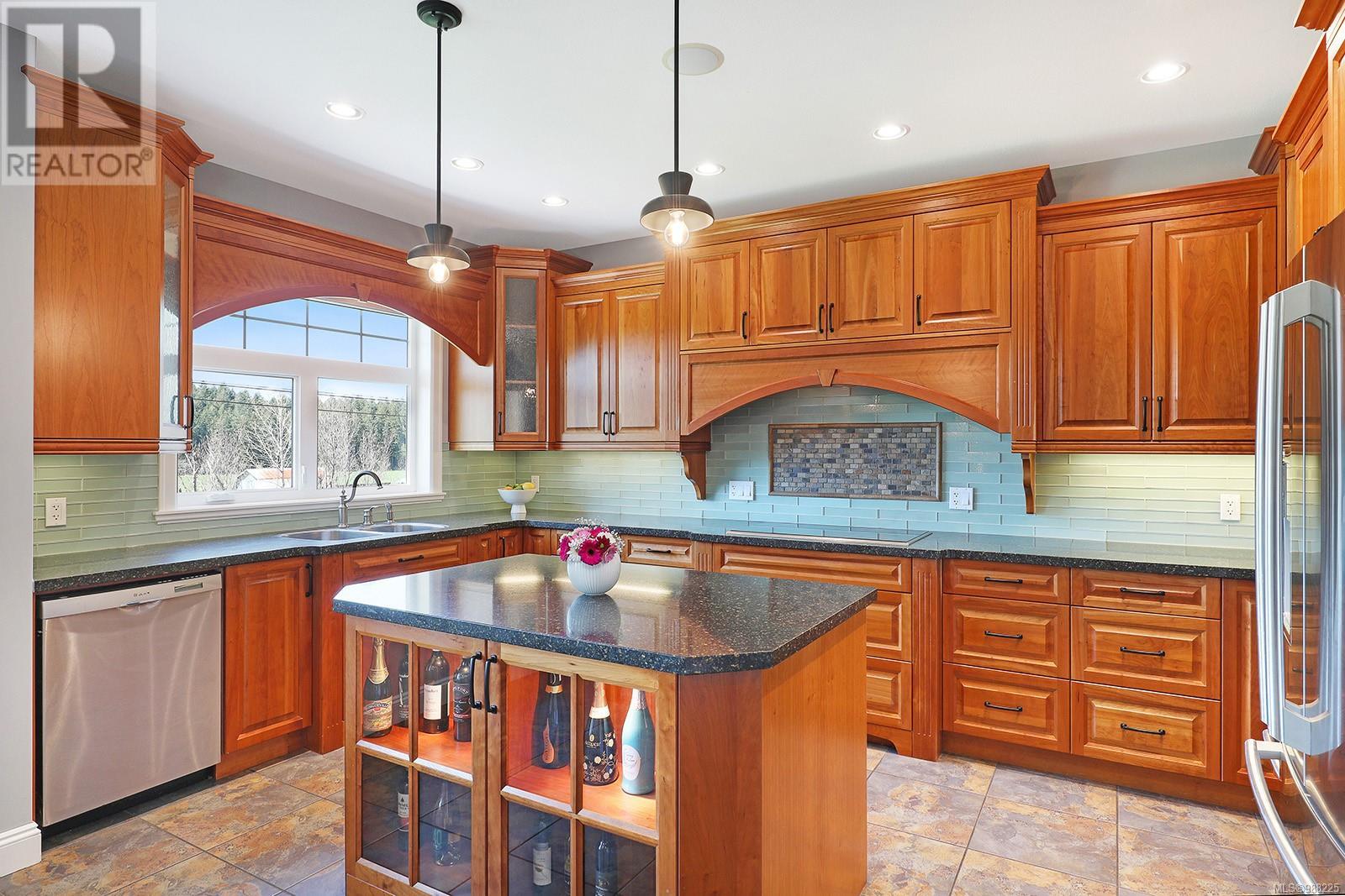 2495 Graham Rd, Courtenay real estate listing 988225