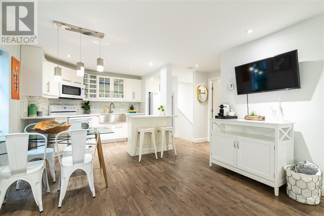 Photo 6 of 104 936 Bute Street, Vancouver BC