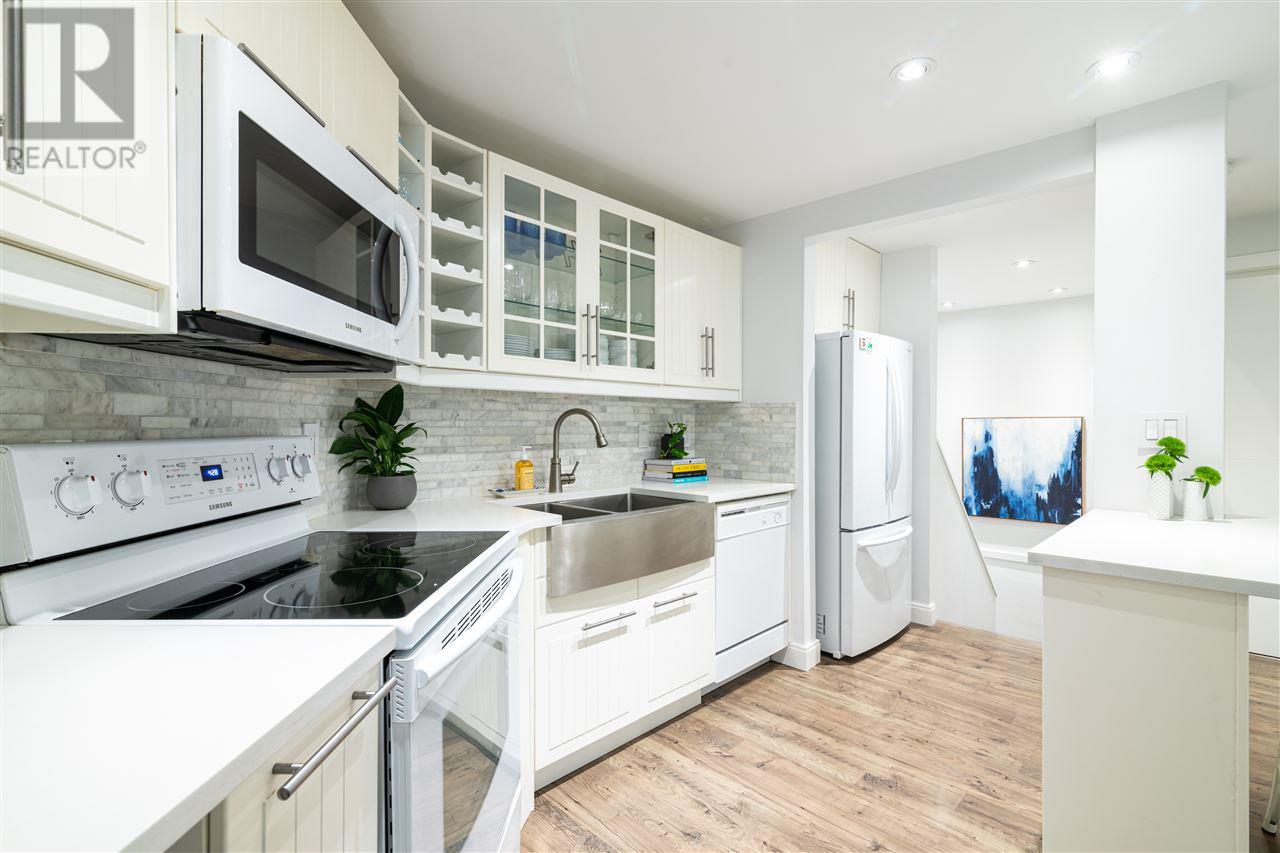 Photo 5 of 104 936 Bute Street, Vancouver BC
