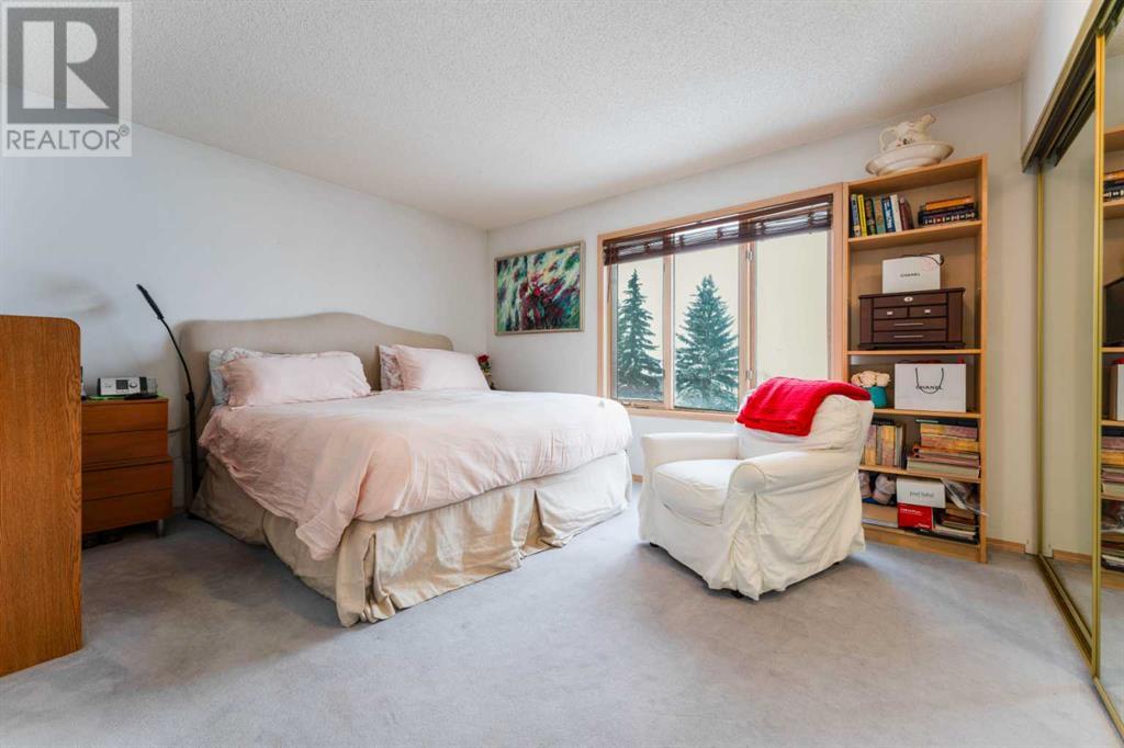 Single Family House for Sale in  Sierra Morena Boulevard SW Signal Hill Calgary 