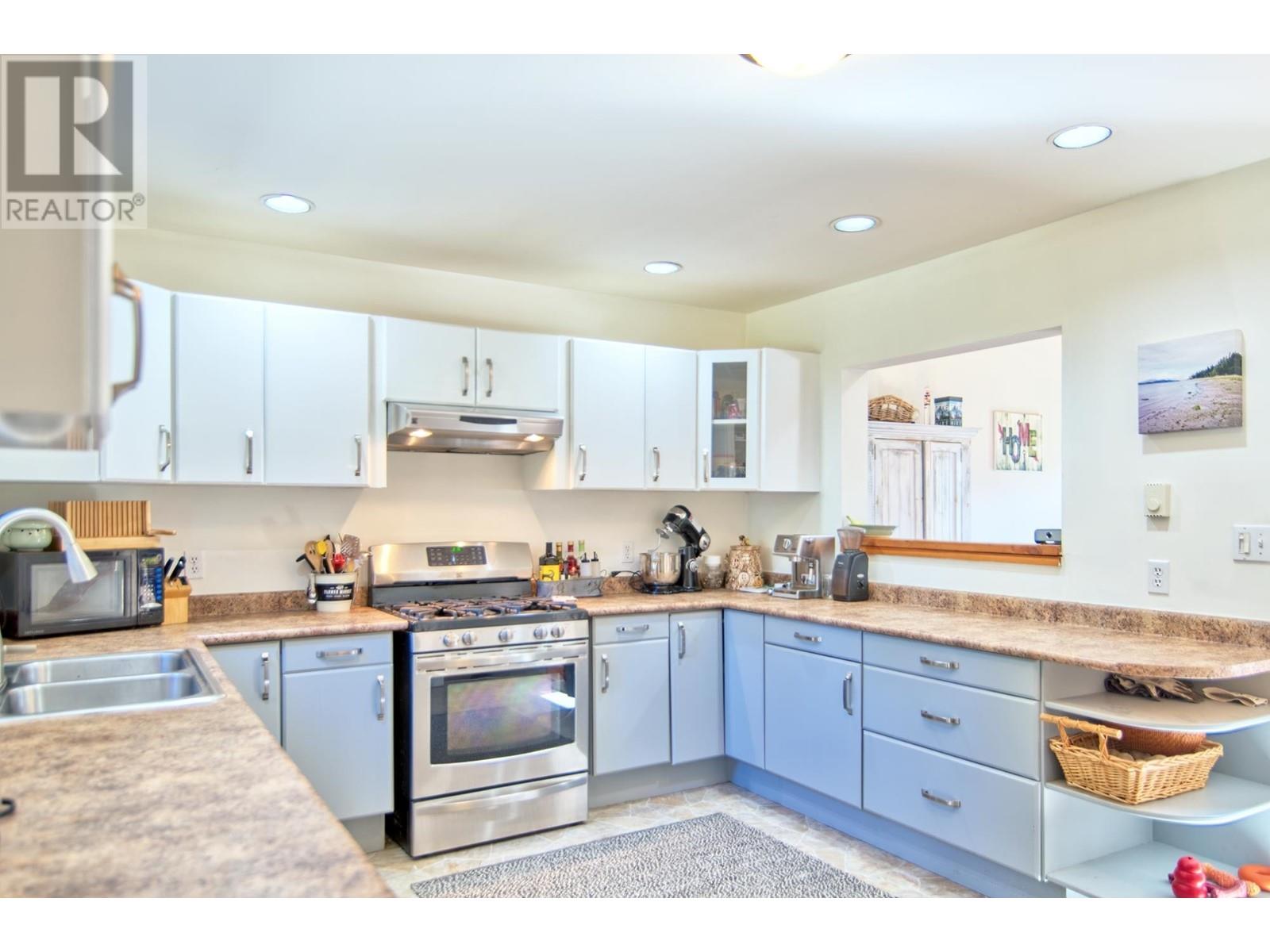 8096 WESTWOOD ROAD, Halfmoon Bay