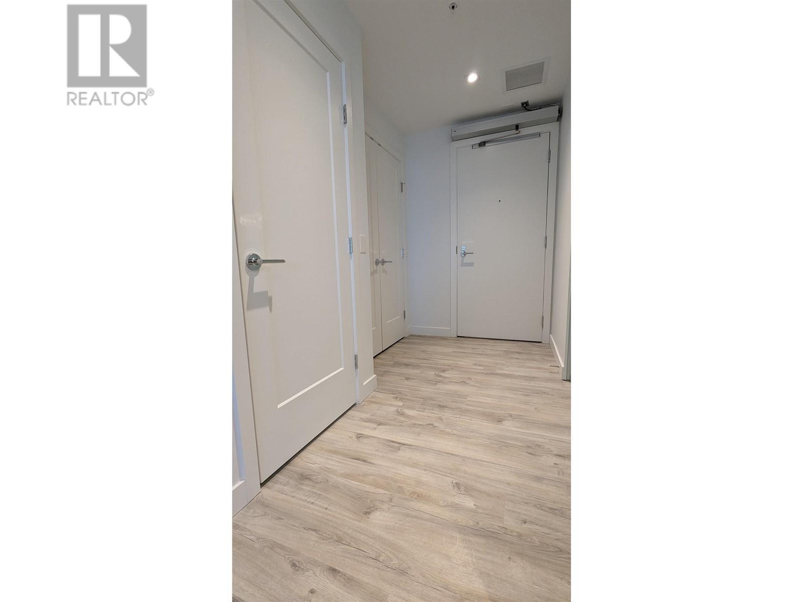 Photo 6 of 802 2288 Alpha Avenue, Burnaby BC