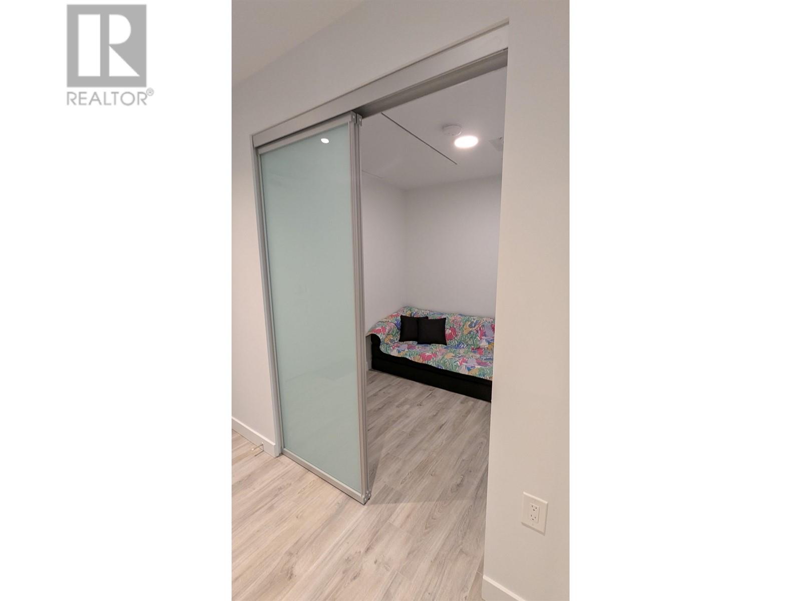 Photo 4 of 802 2288 Alpha Avenue, Burnaby BC