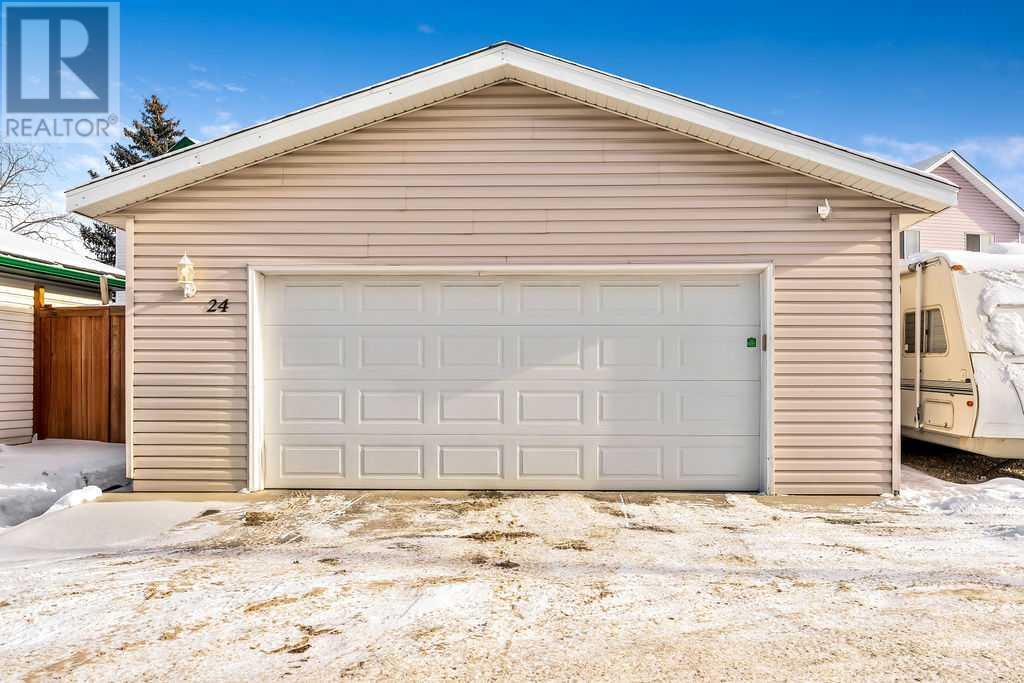 Single Family House for Sale in  Mount Allan Circle SE McKenzie Lake Calgary 