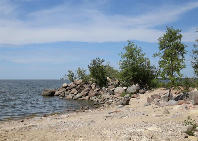 Photo 11 of 17 Sunset Bay, Winnipeg MB