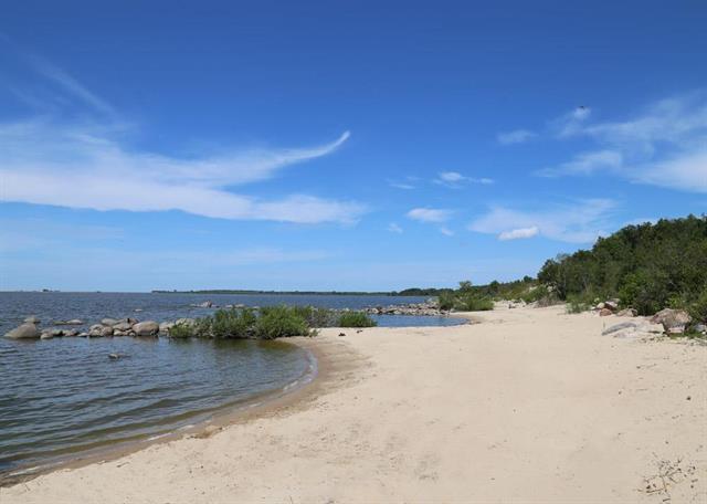 Photo 7 of 17 Sunset Bay, Winnipeg MB