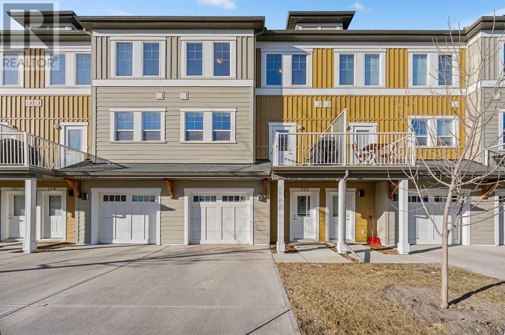 Single Family House 4 Level for Sale in  Evanston Square NW Evanston Calgary 