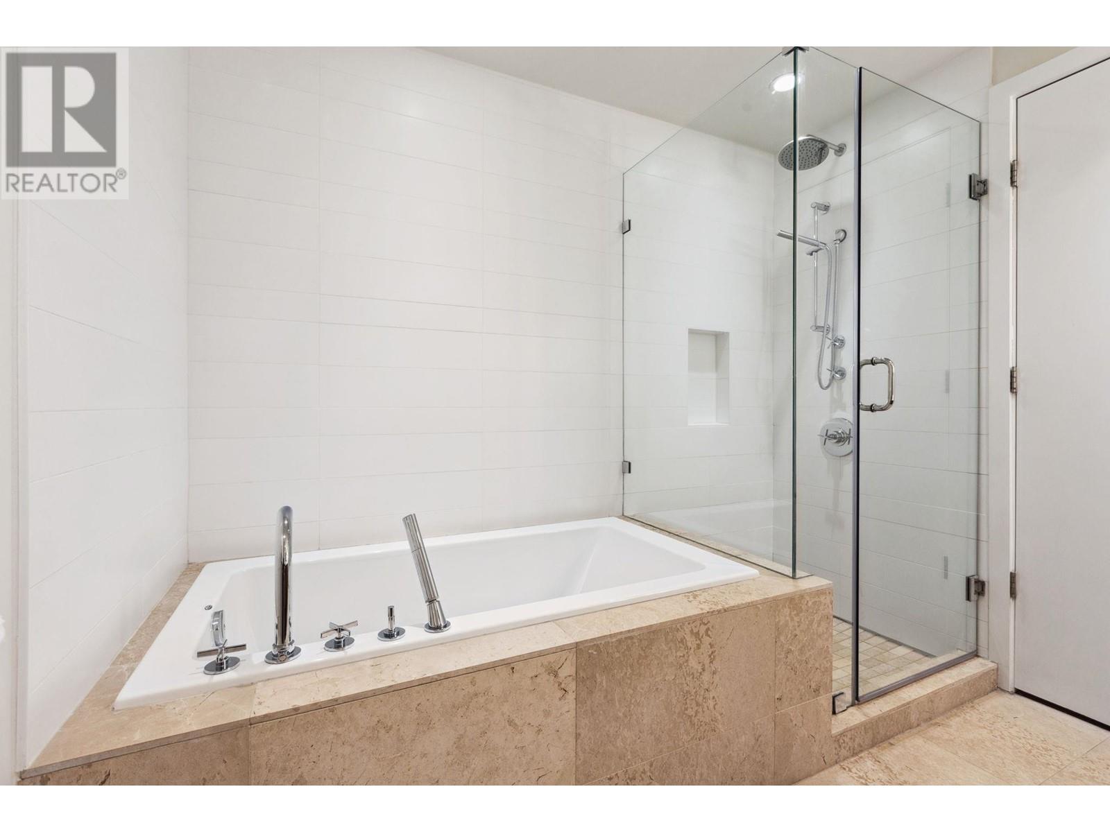 204 788 ARTHUR ERICKSON PLACE, West Vancouver real estate listing R2967231