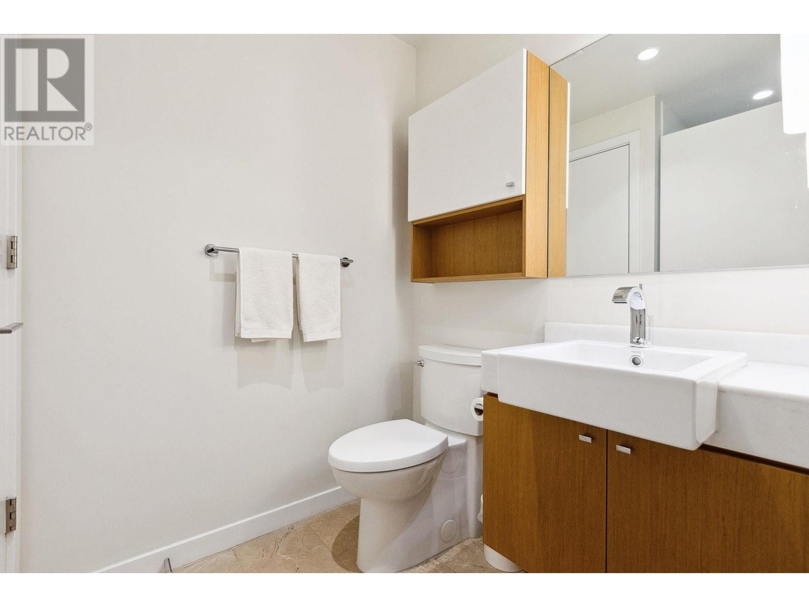 204 788 ARTHUR ERICKSON PLACE, West Vancouver real estate listing R2967231