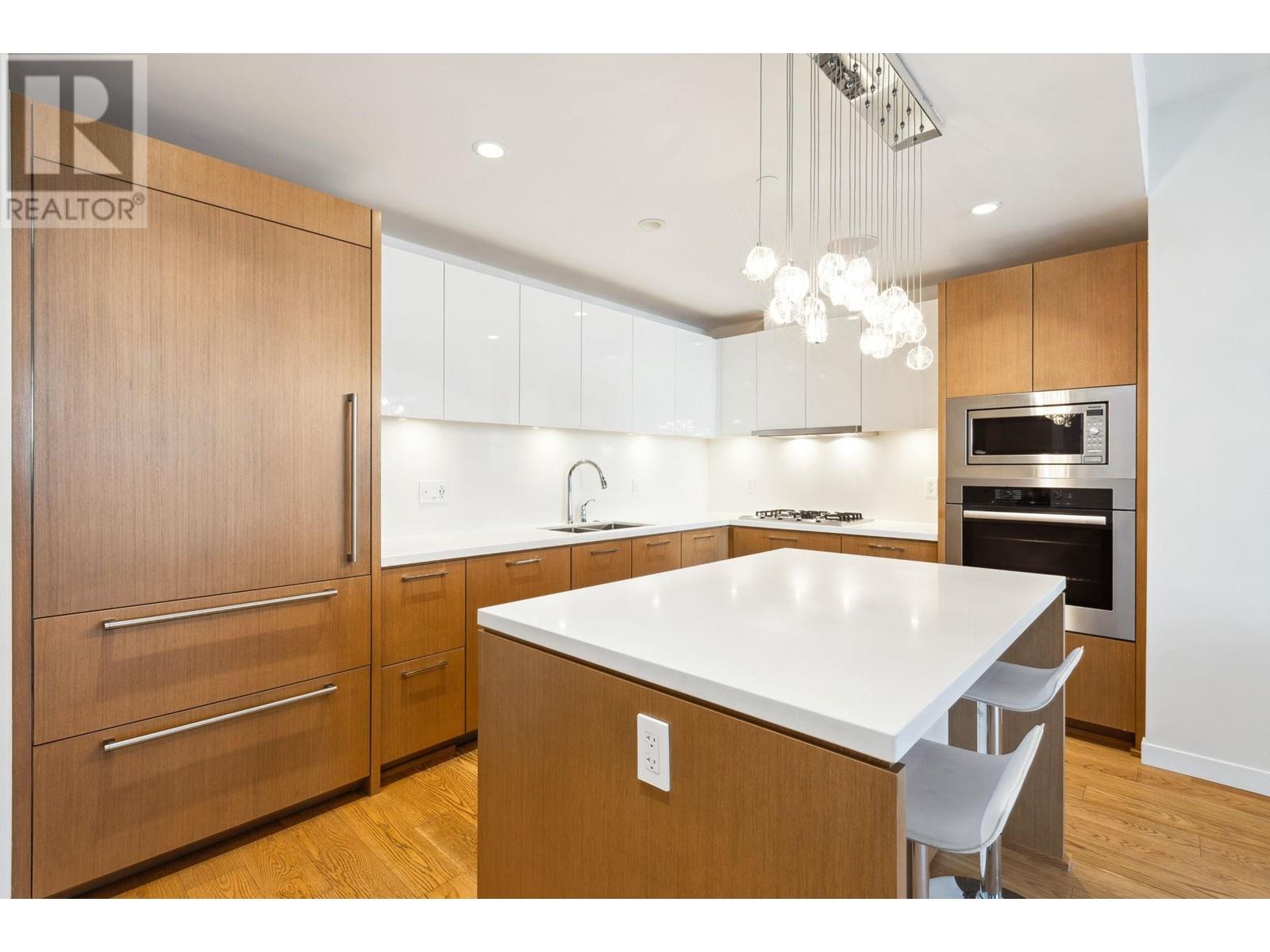 204 788 ARTHUR ERICKSON PLACE, West Vancouver real estate listing R2967231