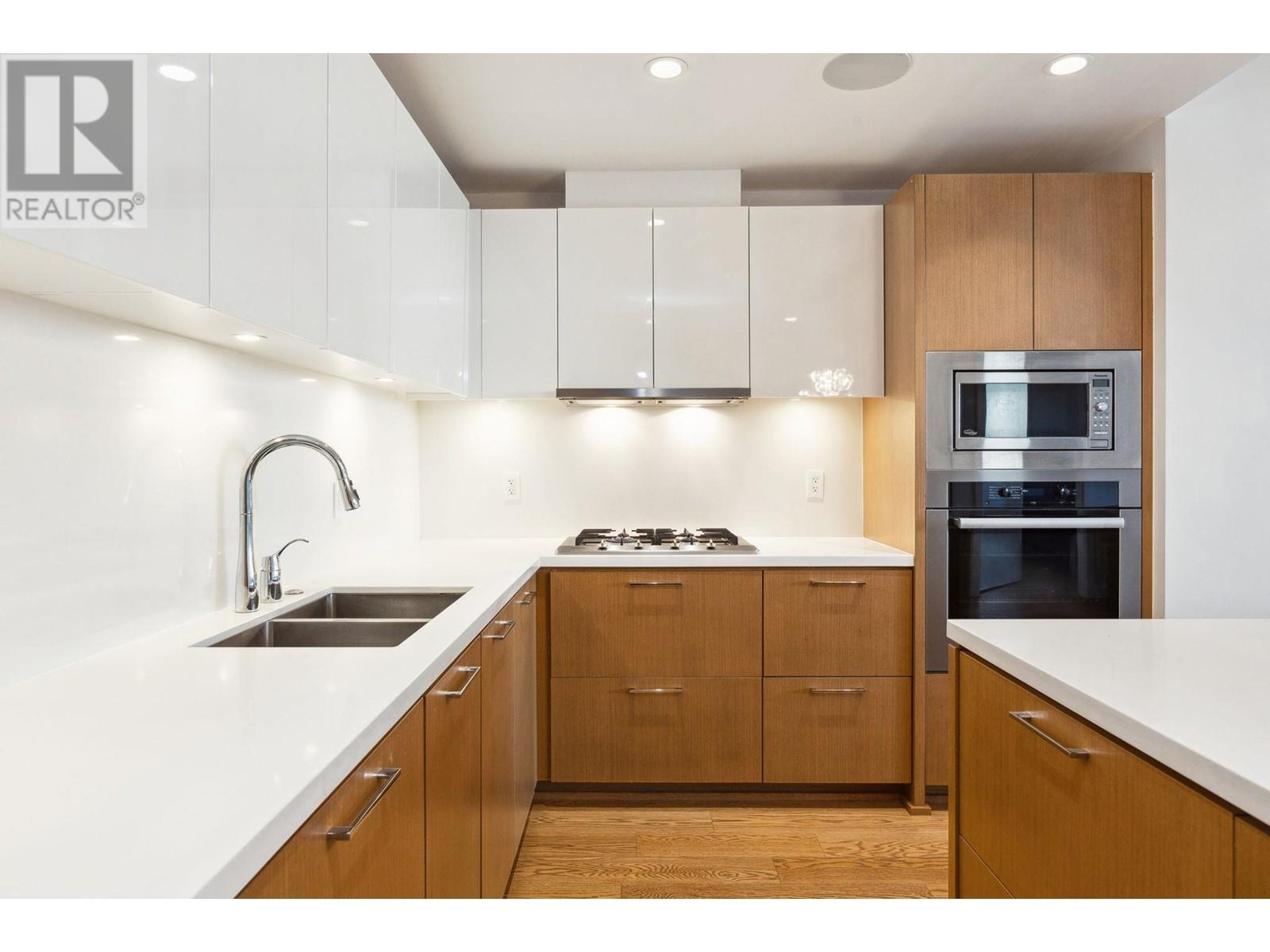 204 788 ARTHUR ERICKSON PLACE, West Vancouver real estate listing R2967231