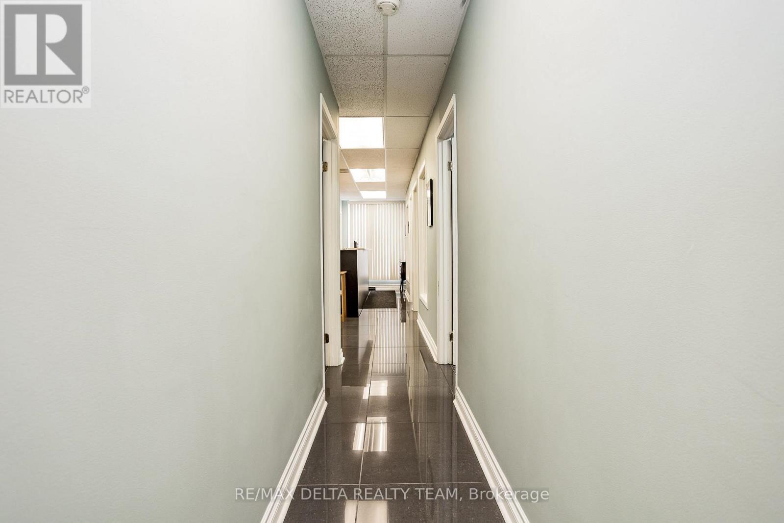 https://ddfcdn.realtor.ca/listing/TS638753917575300000/reb76/highres/0/x11975320_8.jpg