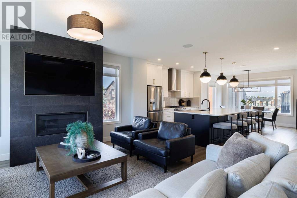 Single Family House for Sale in  Royal Elm Green NW Royal Oak Calgary 