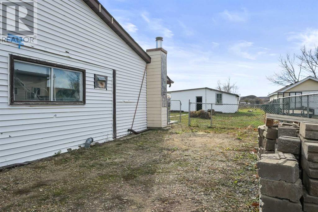 Single Family House Bungalow for Sale in  MABBOTT Road Rosedale Drumheller 