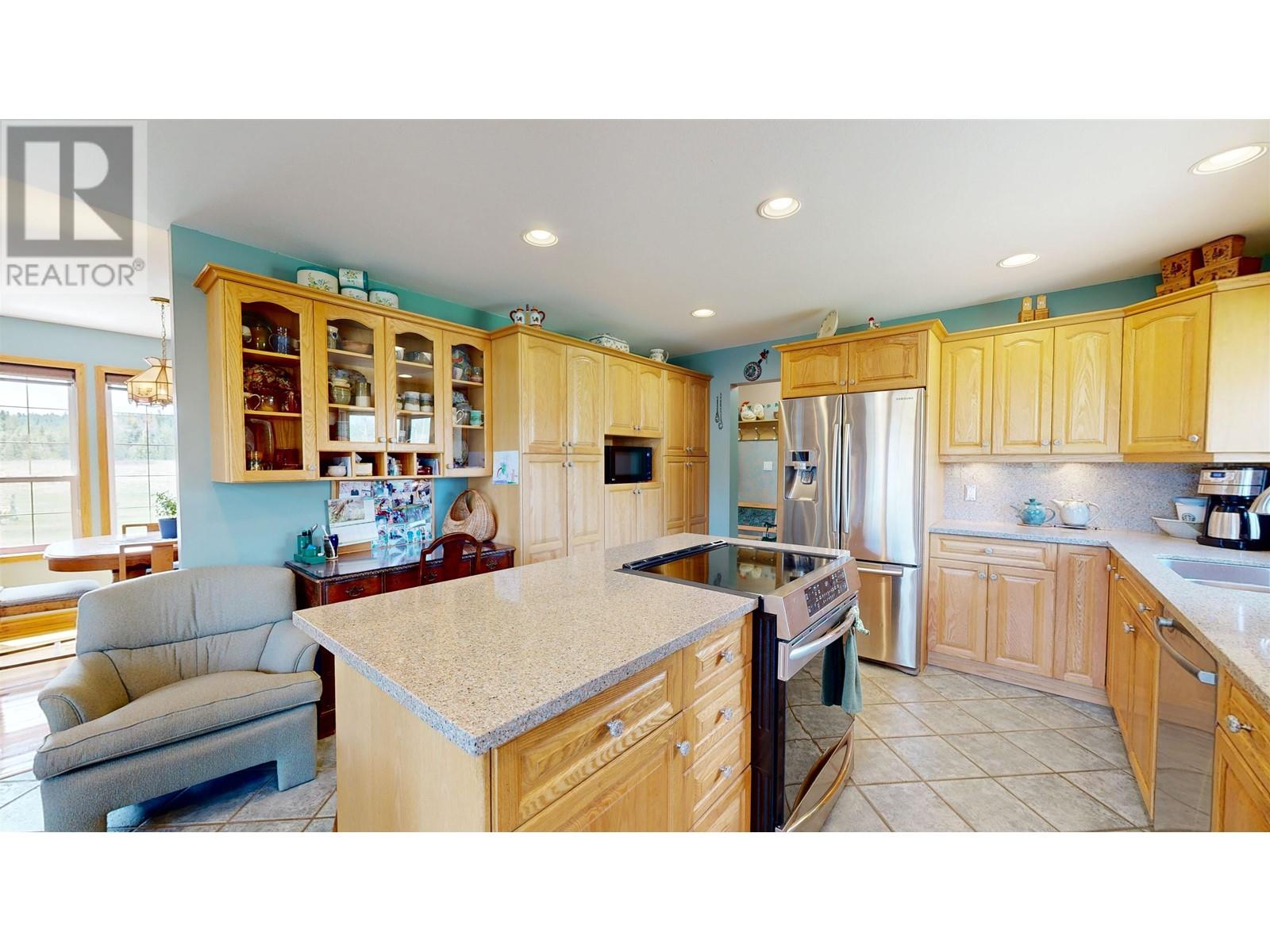 4221 LODGE ROAD, Lac La Hache