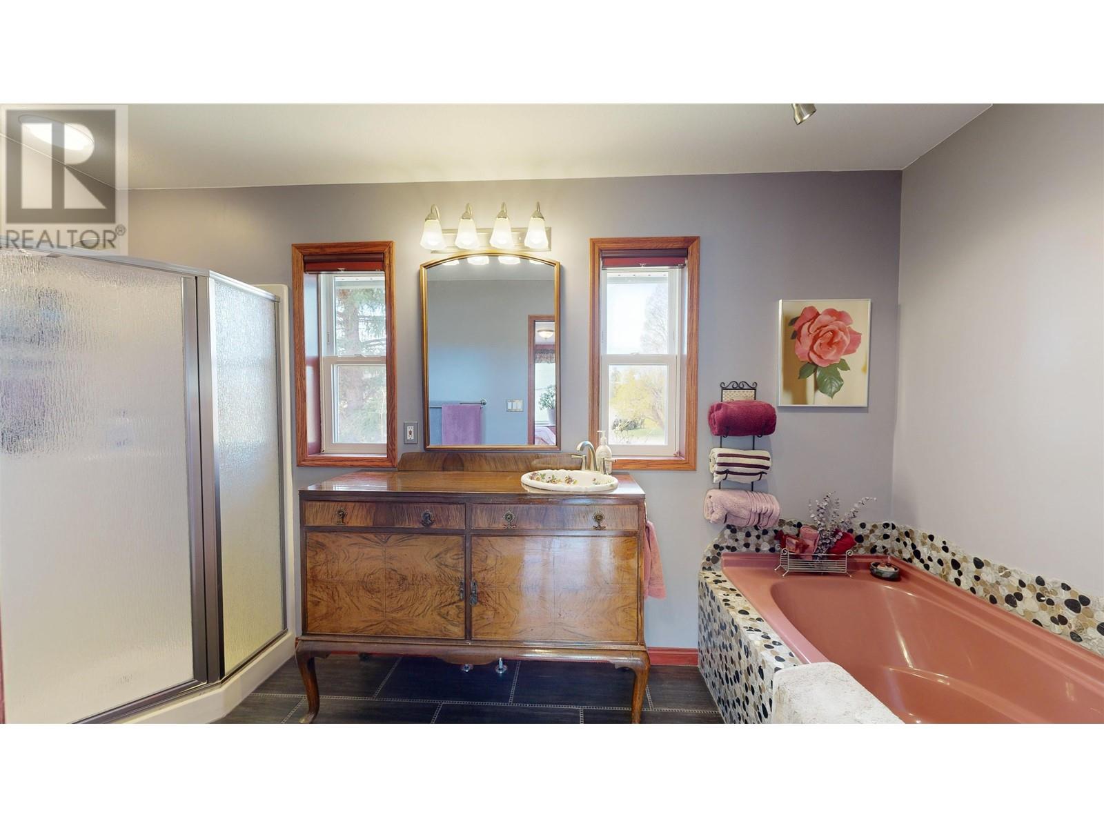 4221 LODGE ROAD, Lac La Hache