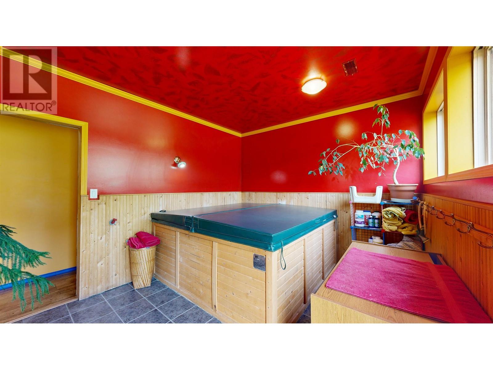 4221 LODGE ROAD, Lac La Hache