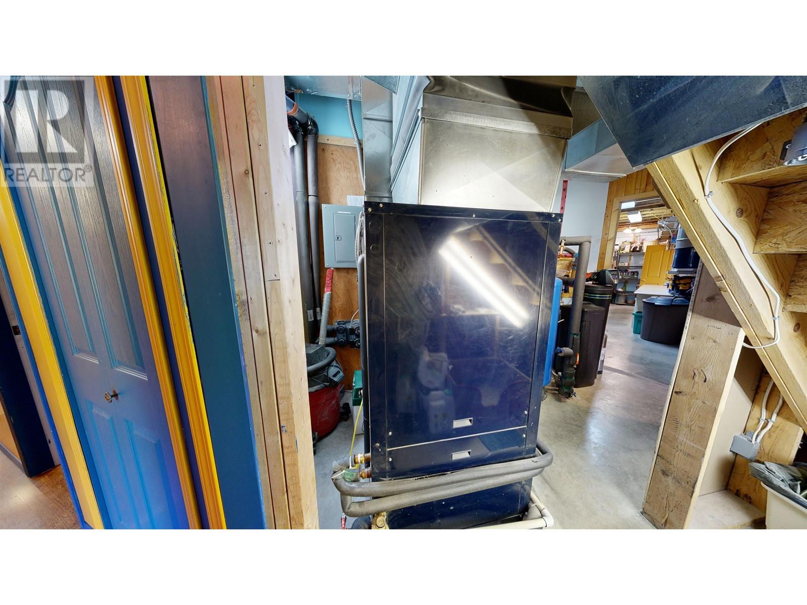 4221 LODGE ROAD, Lac La Hache