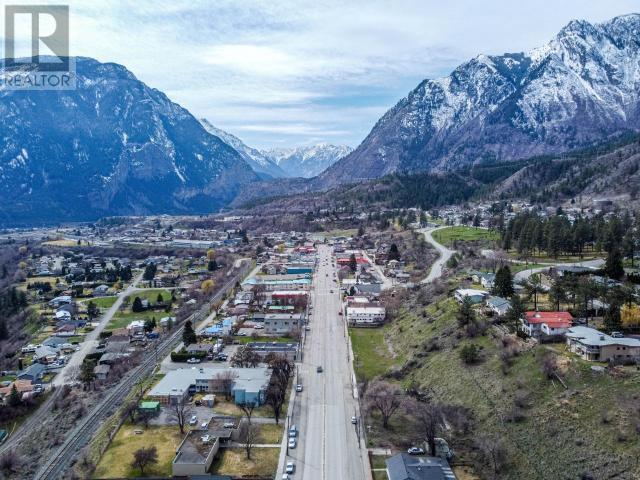 467/459 MAIN Street, Lillooet
