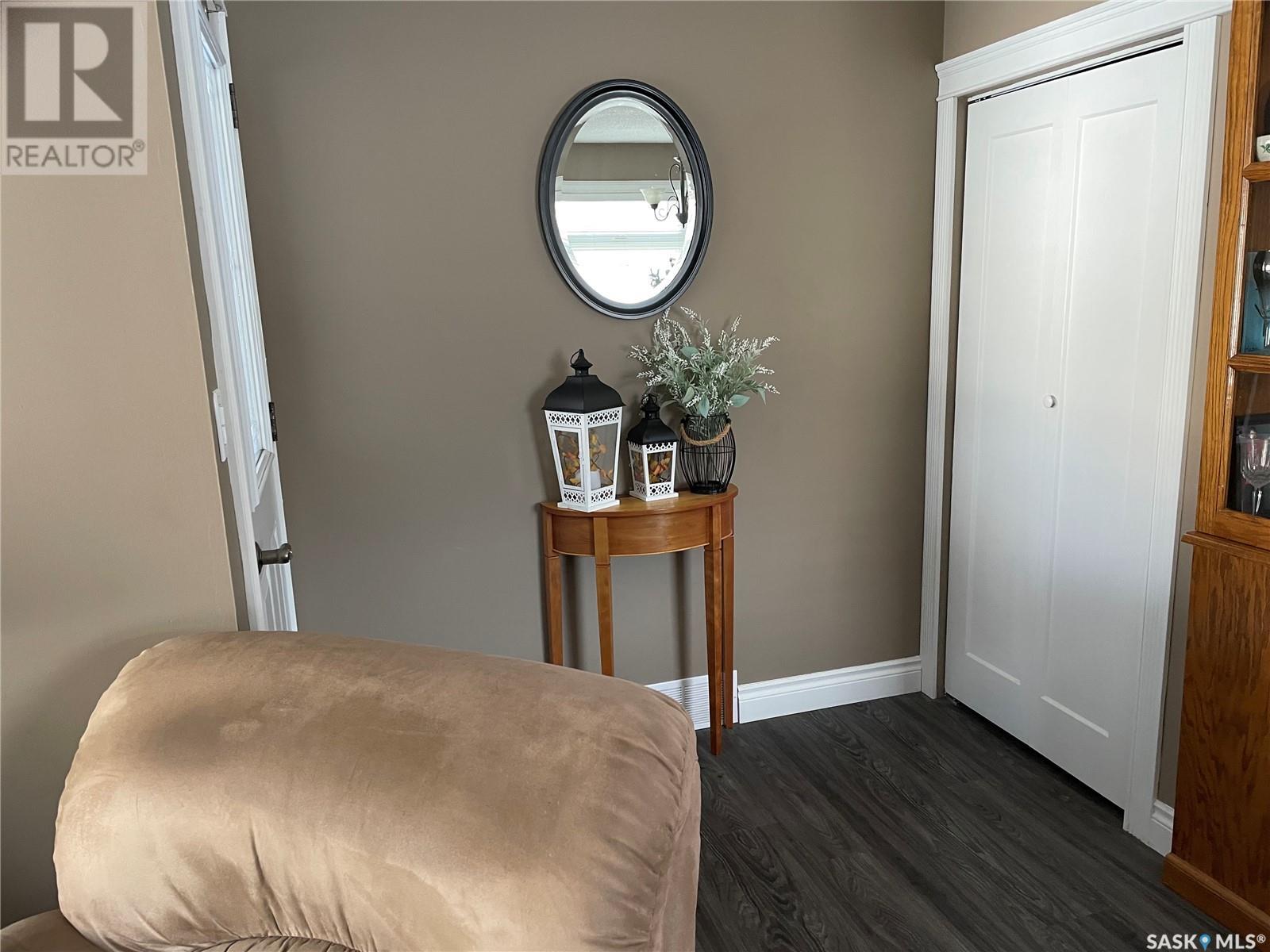 Photo 4 of 207 Dominion Road, Assiniboia SK