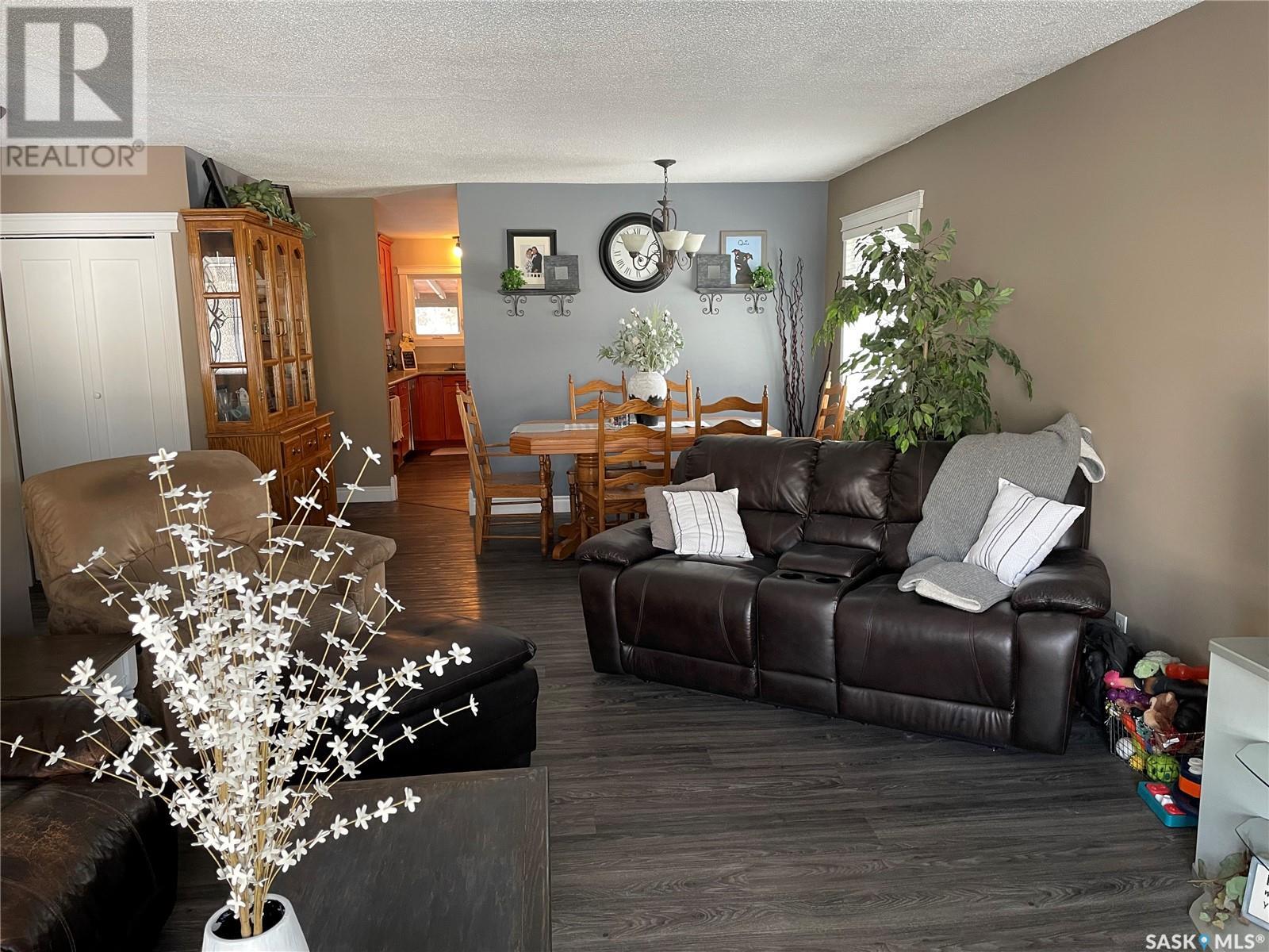 Photo 7 of 207 Dominion Road, Assiniboia SK
