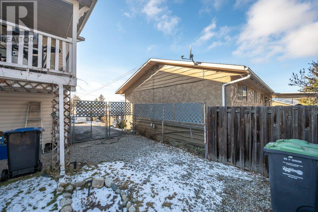  1555 Carmi Avenue, Penticton