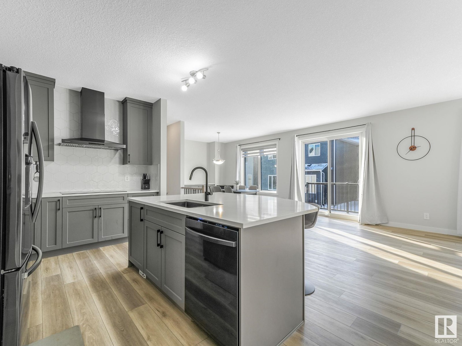 2028 207 ST NW, Edmonton