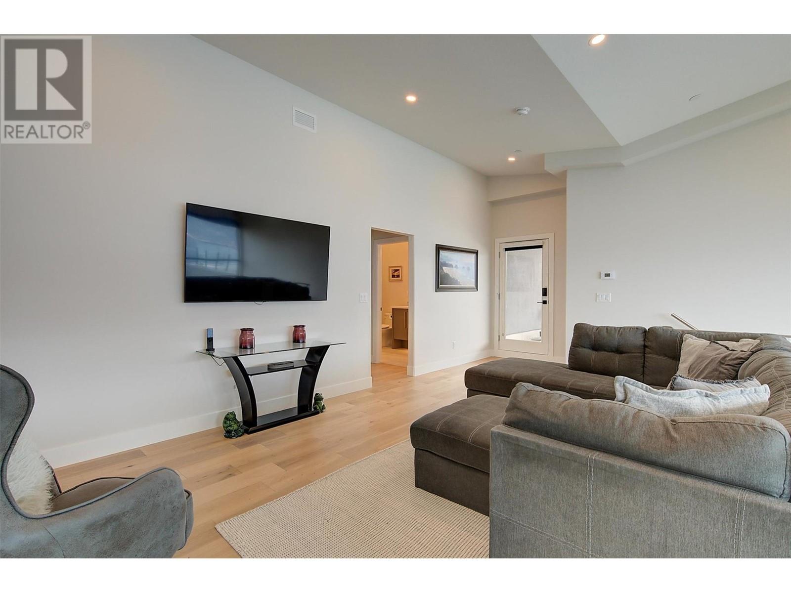 401 3475 Granite Close, Kelowna