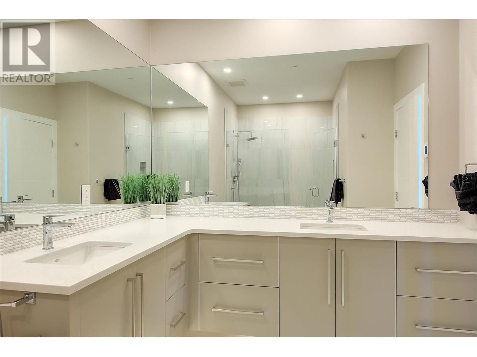 401 3475 Granite Close, Kelowna