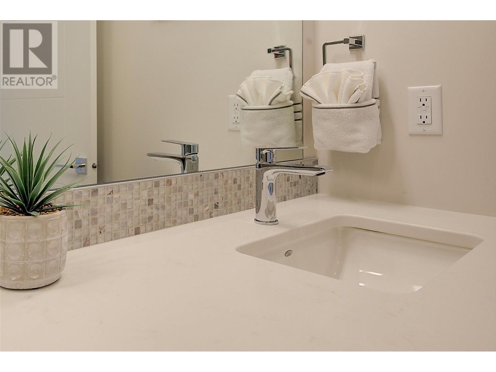 401 3475 Granite Close, Kelowna