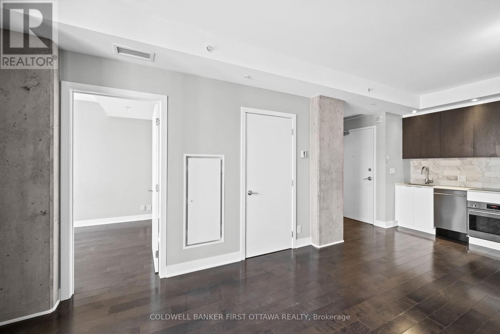 https://ddfcdn.realtor.ca/listing/TS638754818341630000/reb76/highres/5/x11976665_9.jpg