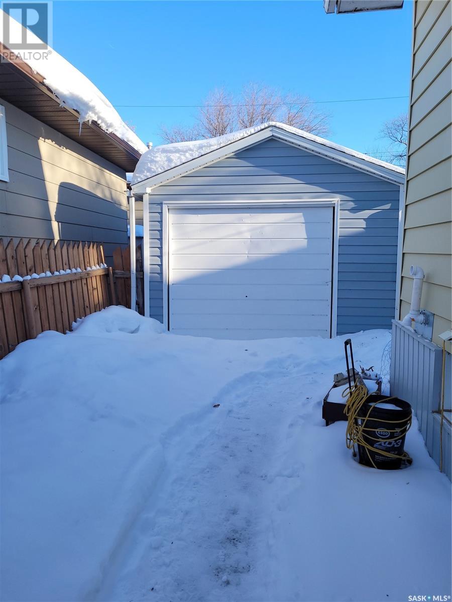 Single Family House Raised bungalow for Sale in  G AVENUE N Saskatoon 