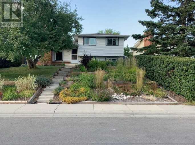 8424 62 Avenue NW, Calgary, Alberta