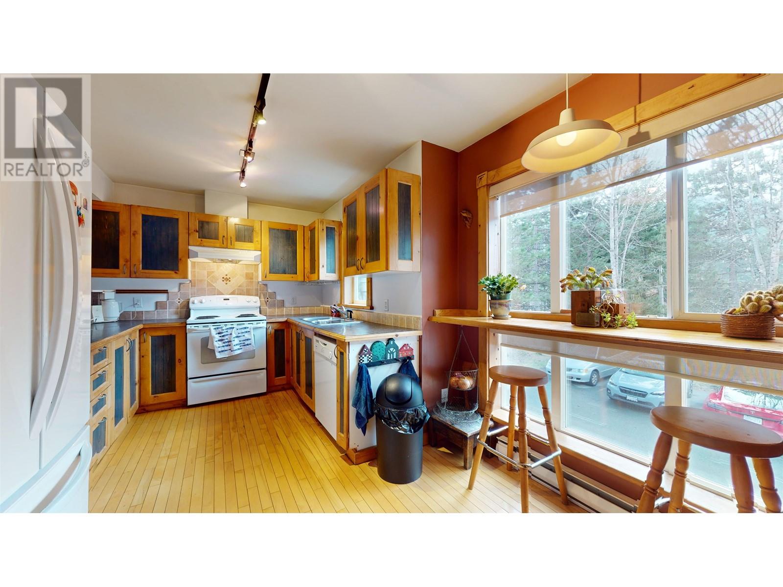1 1400 PARK STREET, Pemberton