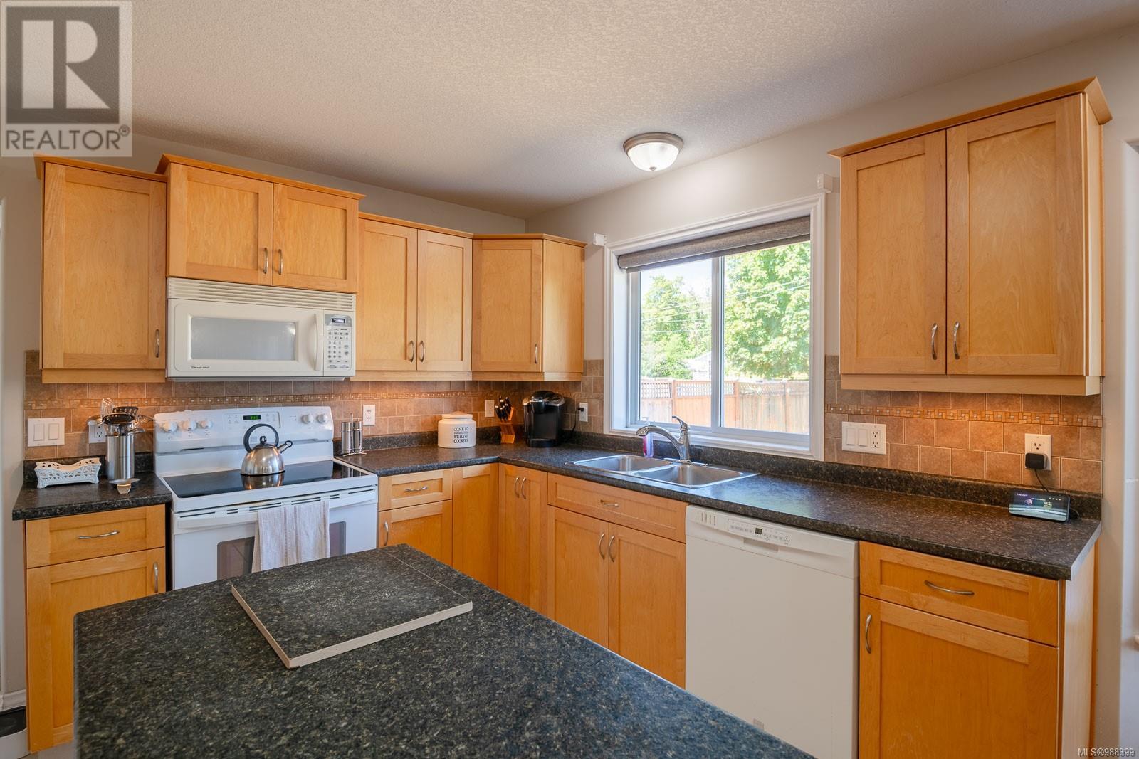 5575 Woodland Cres E, Port Alberni real estate listing 988399