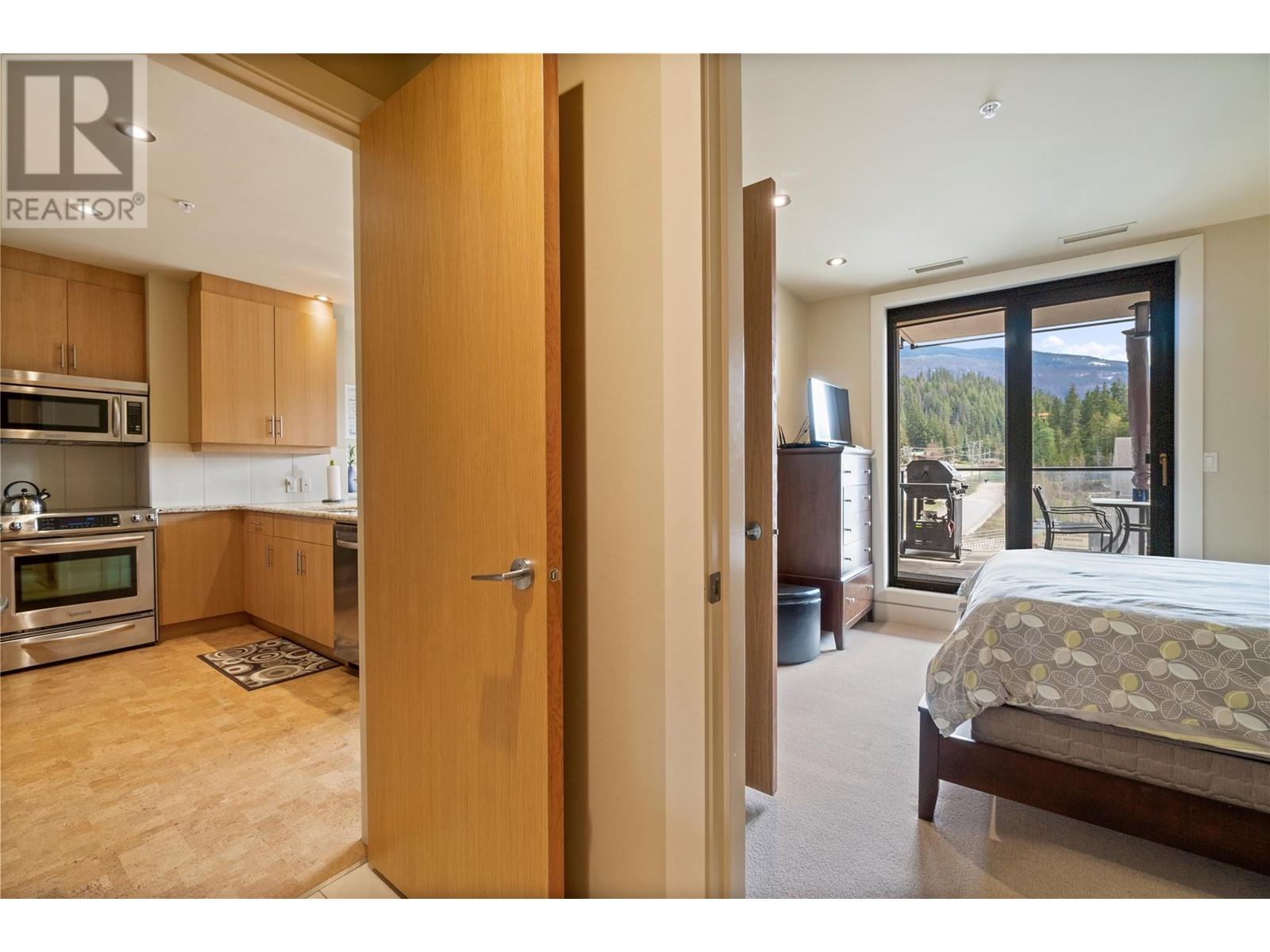 401 326 Mara Lake Lane, Sicamous