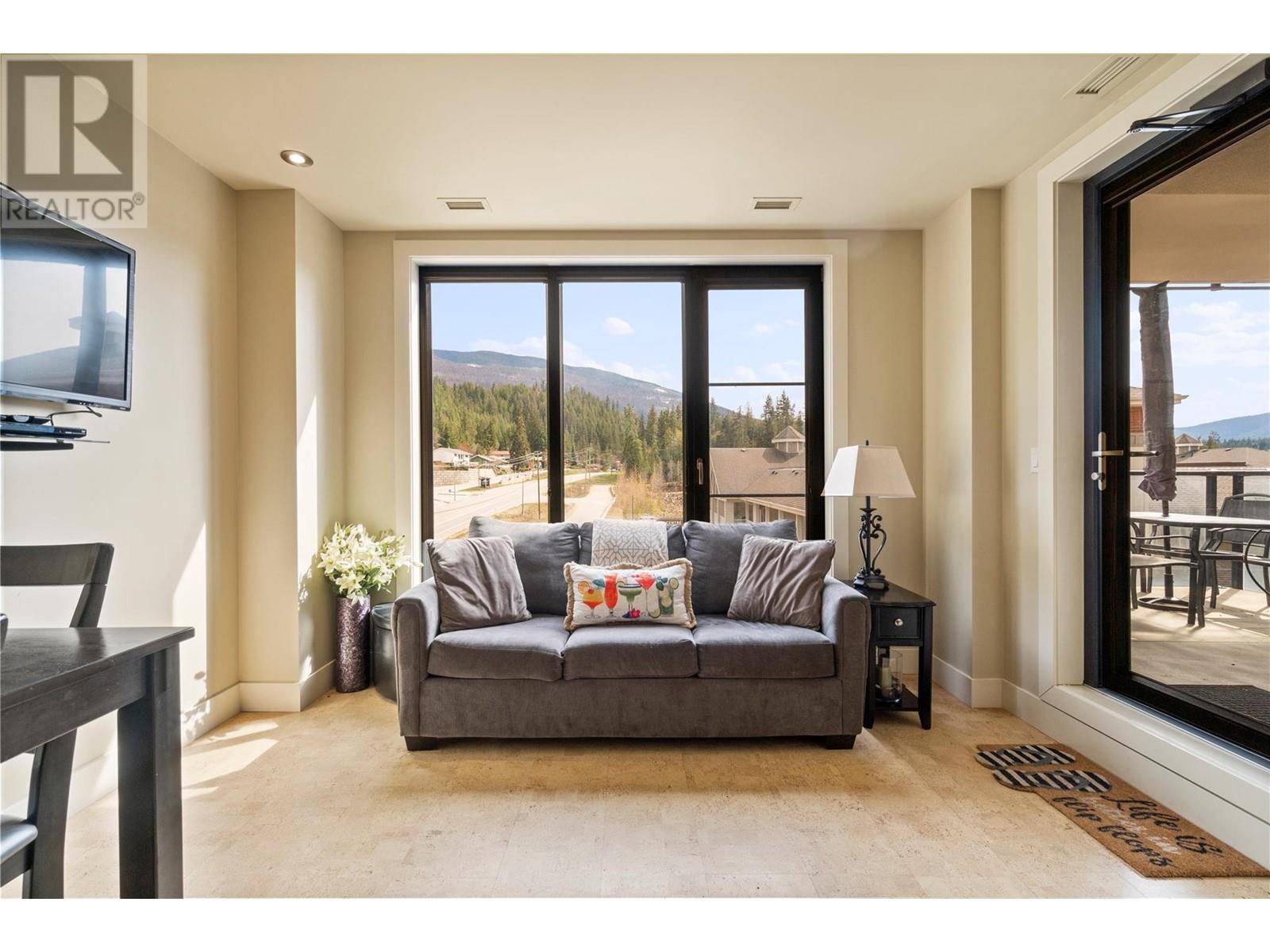 401 326 Mara Lake Lane, Sicamous