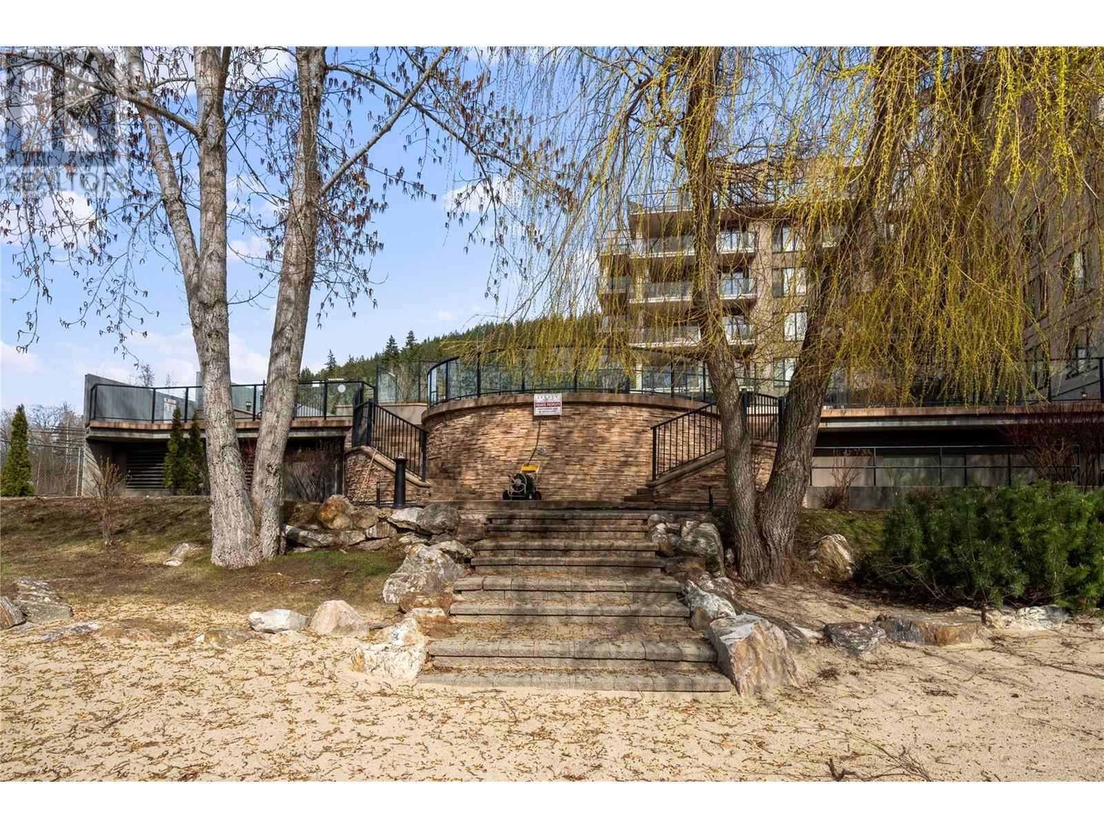 401 326 Mara Lake Lane, Sicamous