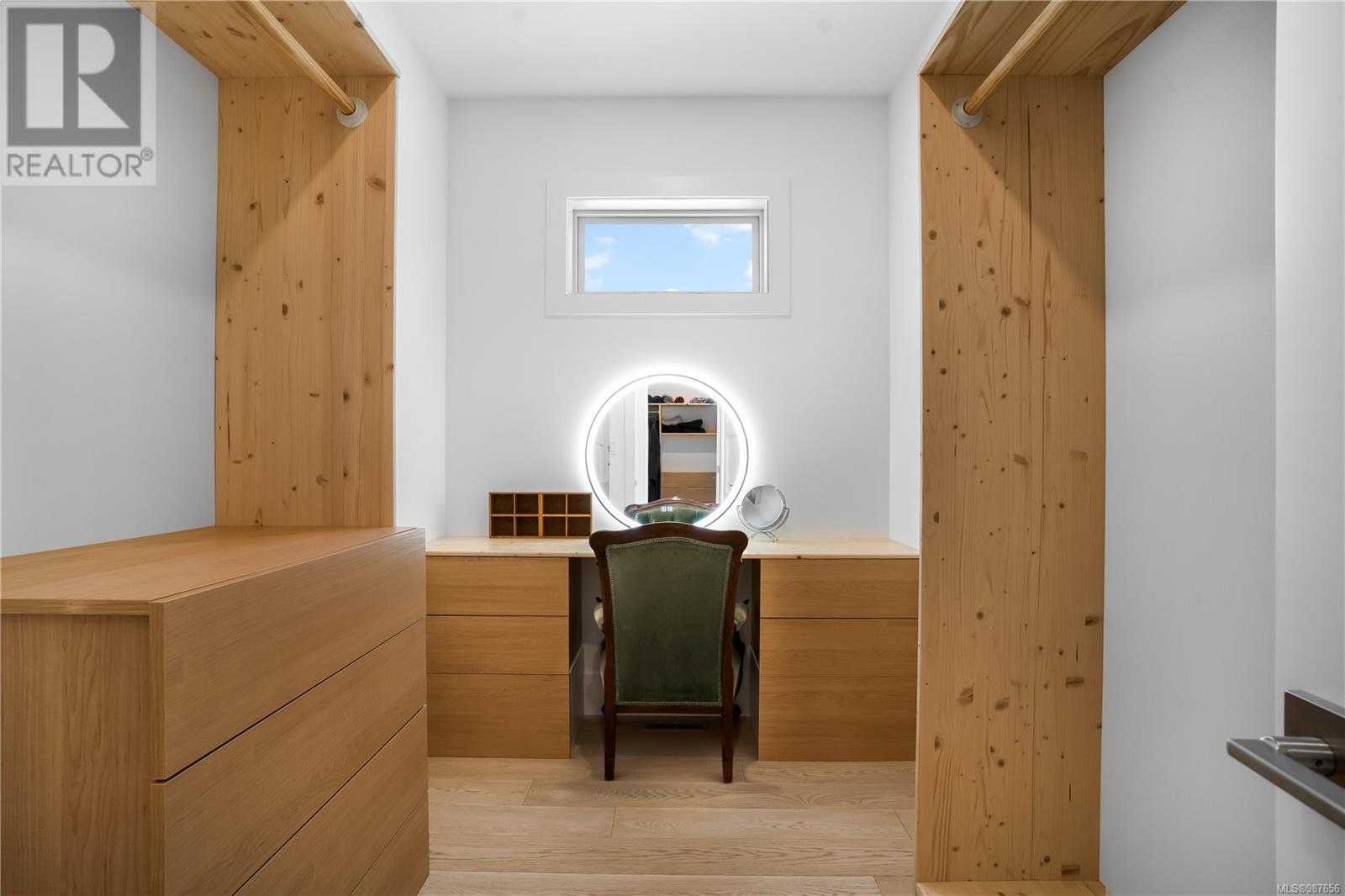 7337 Lakefront Pl, Lake Cowichan