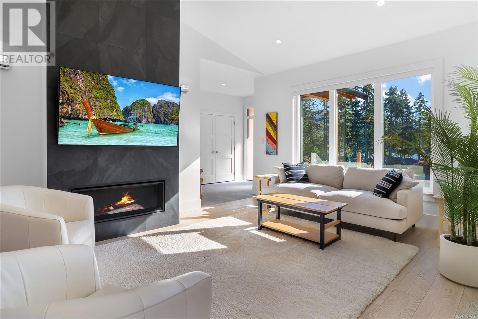 7337 Lakefront Pl, Lake Cowichan