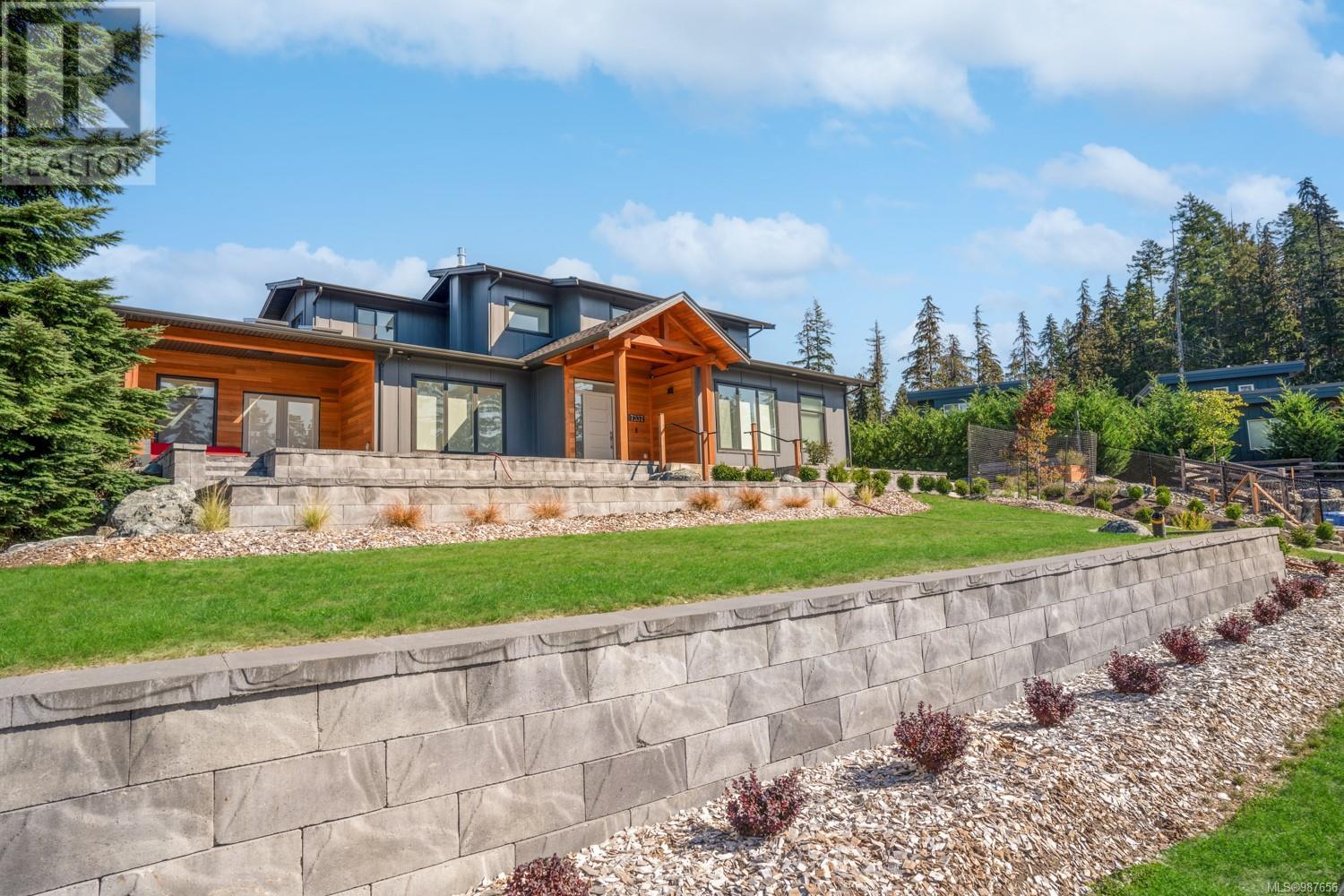 7337 Lakefront Pl, Lake Cowichan