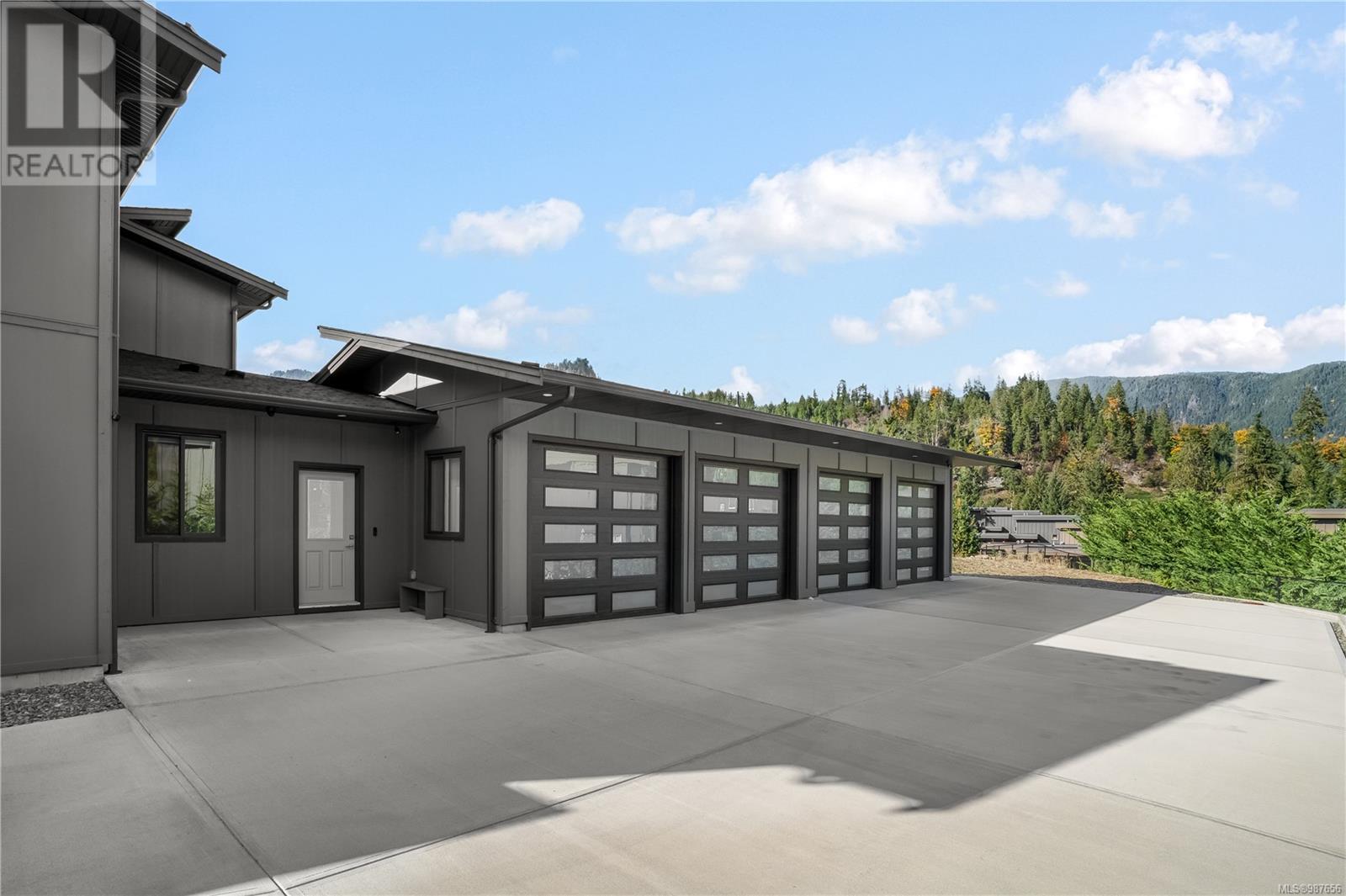 7337 Lakefront Pl, Lake Cowichan