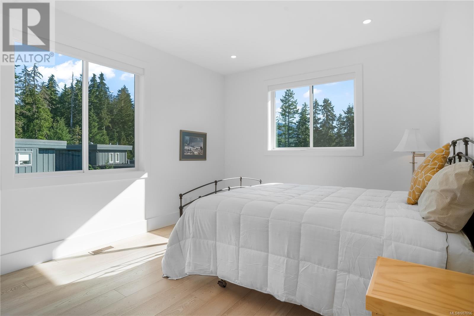 7337 Lakefront Pl, Lake Cowichan