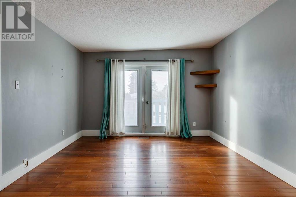 Single Family House Bi-level for Sale in  Penbrooke Close SE Penbrooke Meadows Calgary 