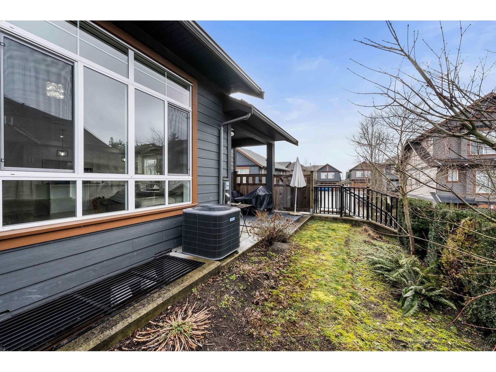 90 17033 FRASER HIGHWAY, Surrey